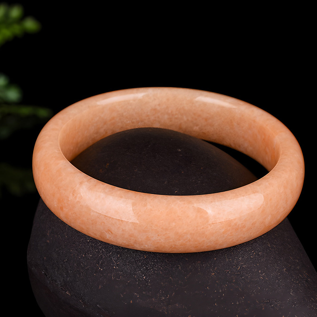 Beige fashionable jade bracelet