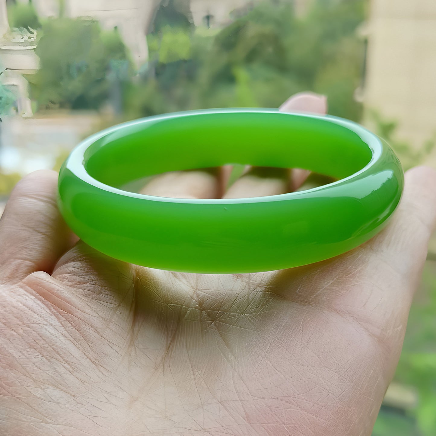 Fashionable and versatile apple green bracelet