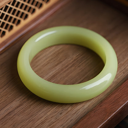 Elegant Beige Jade Bracelet