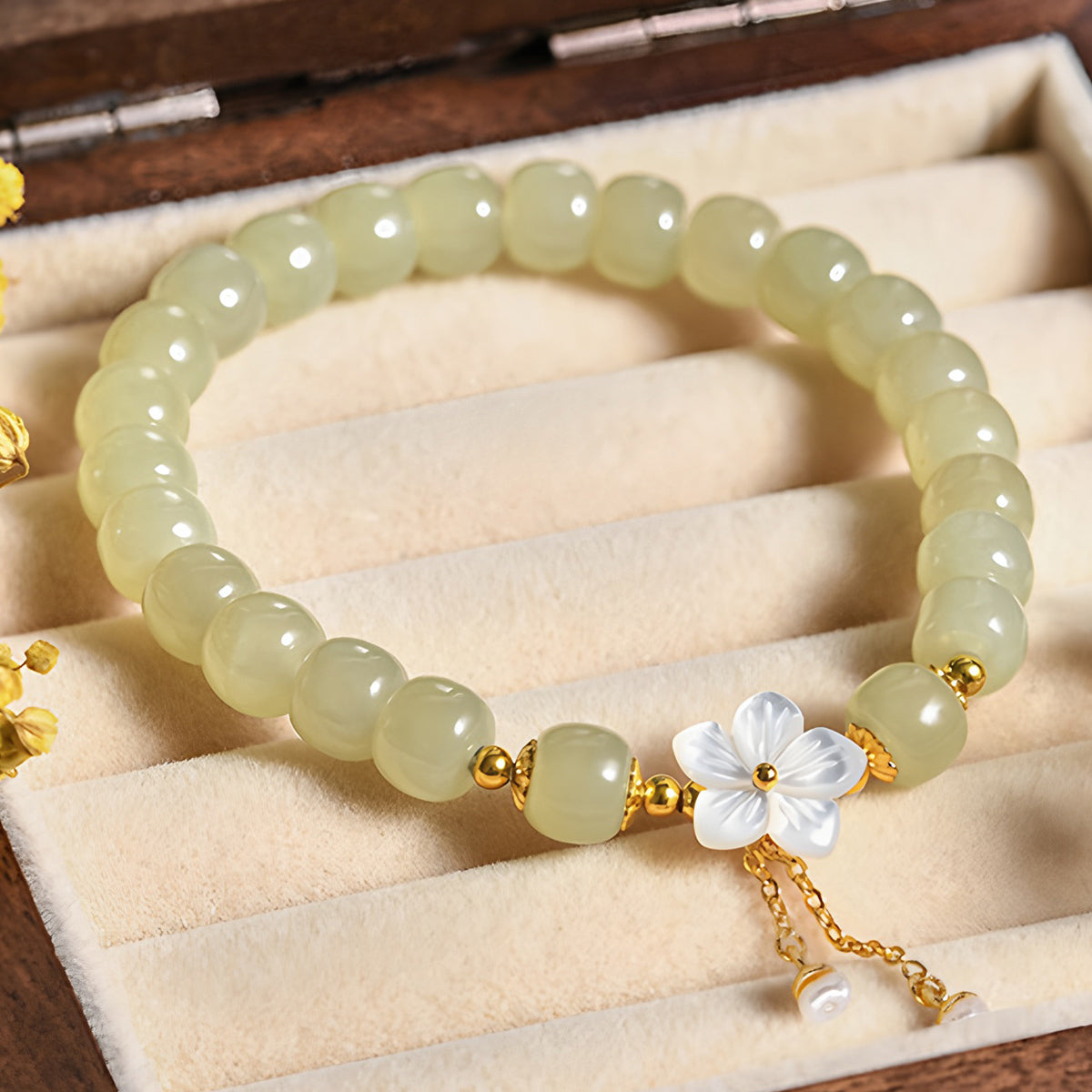 Natural Jade Flower Light Green Jade Bead Bracelet（Bead width 8mm）