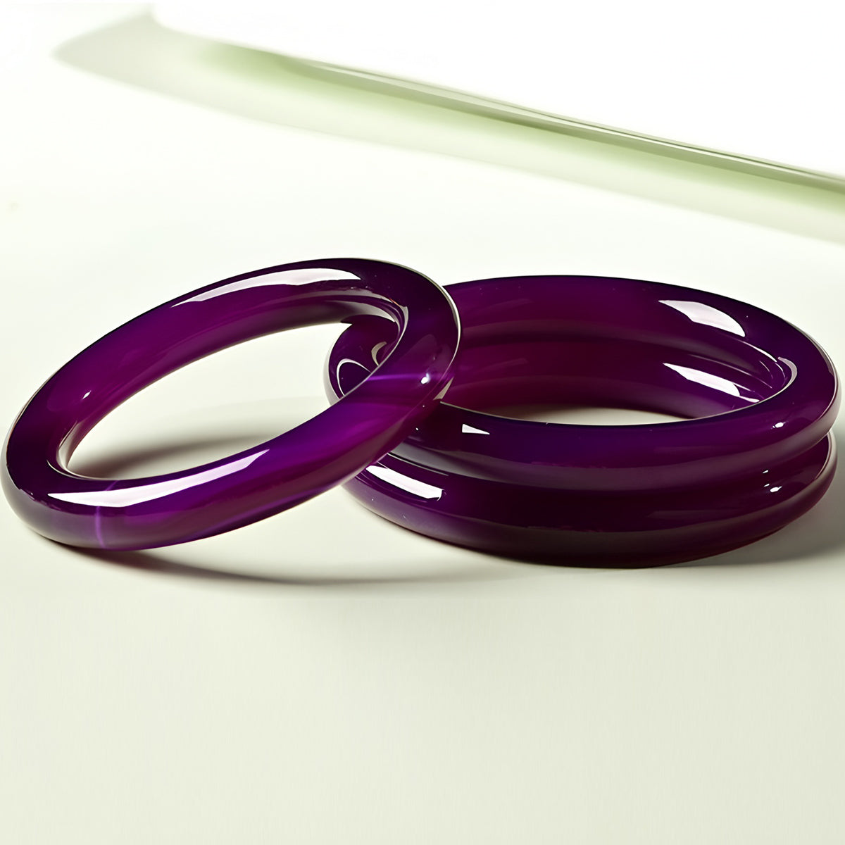 Natural patterned purple jade bracelet